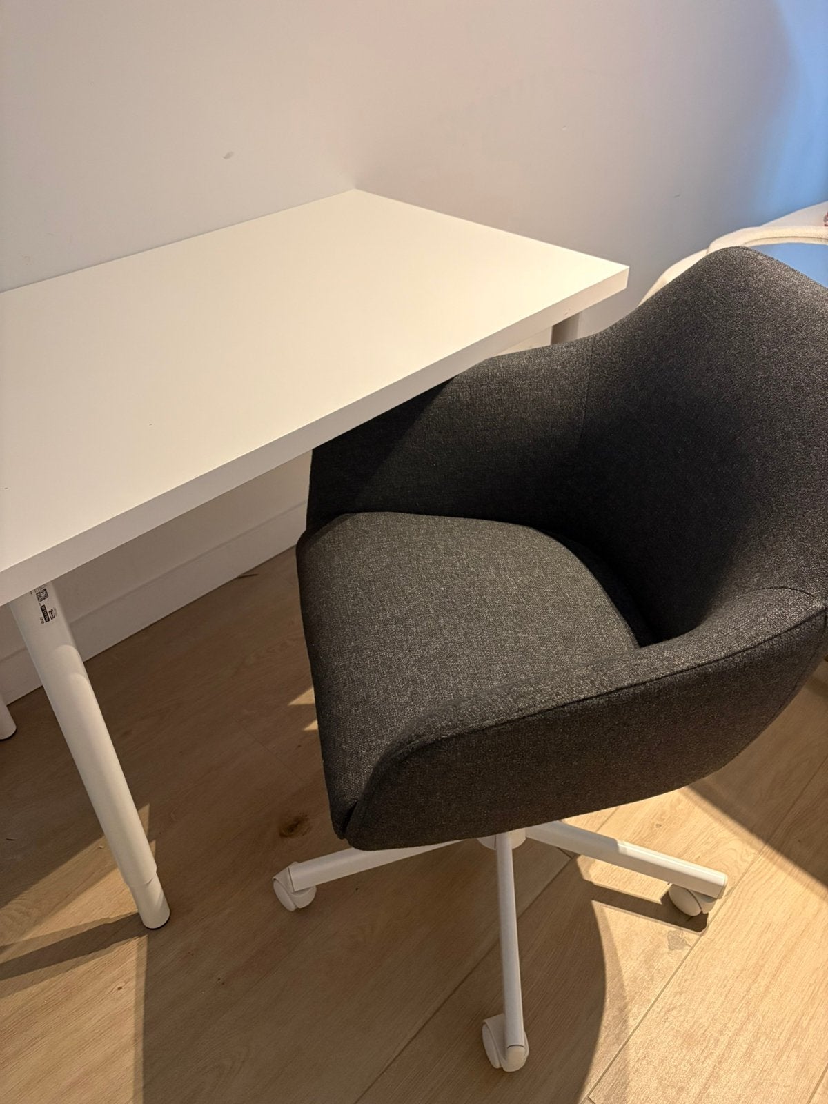 Bureau met bureaustoel, Huis en Inrichting, Bureaus, Ophalen, Zo goed als nieuw, IKEA
