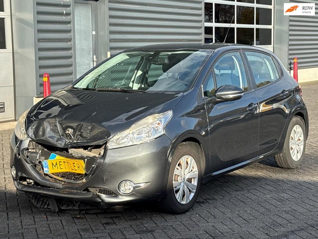 Peugeot 208 1.2 VTi Envy, navigatie, cruise control, Auto's, Voorwielaandrijving, Euro 5, Gebruikt, 1199 cc