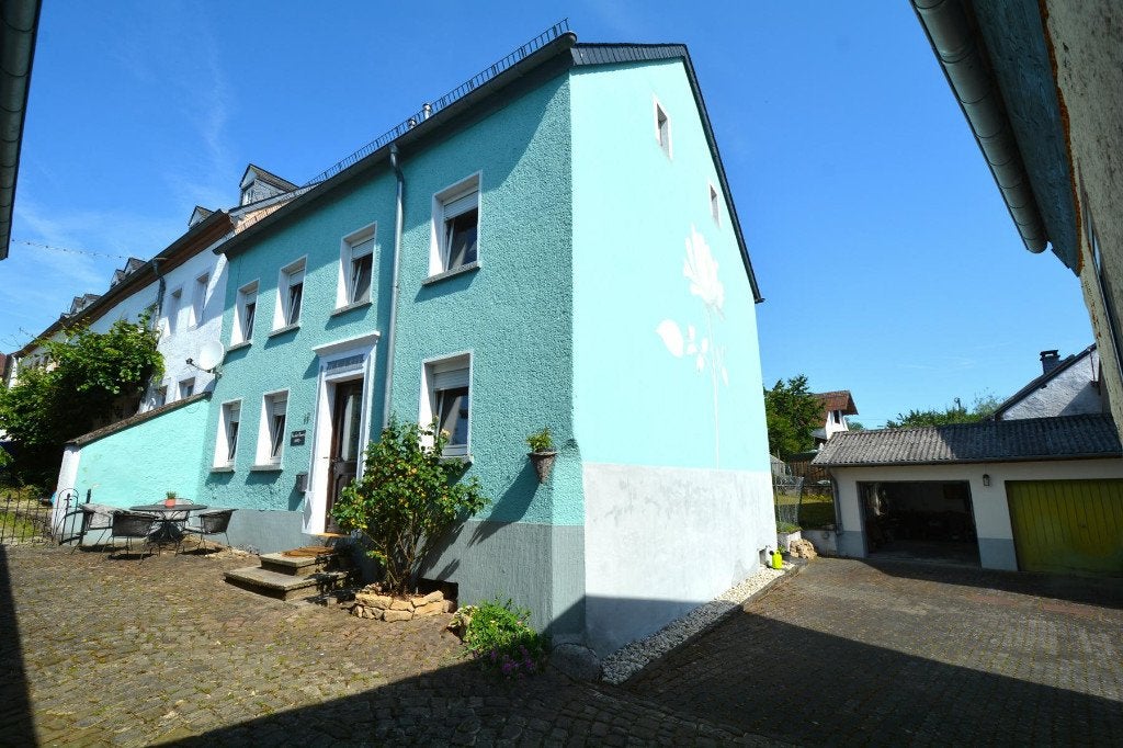 Eenzijdig aangebouwd woonhuis in de Eifel, Immo, Étranger, Allemagne, Maison d'habitation, Village