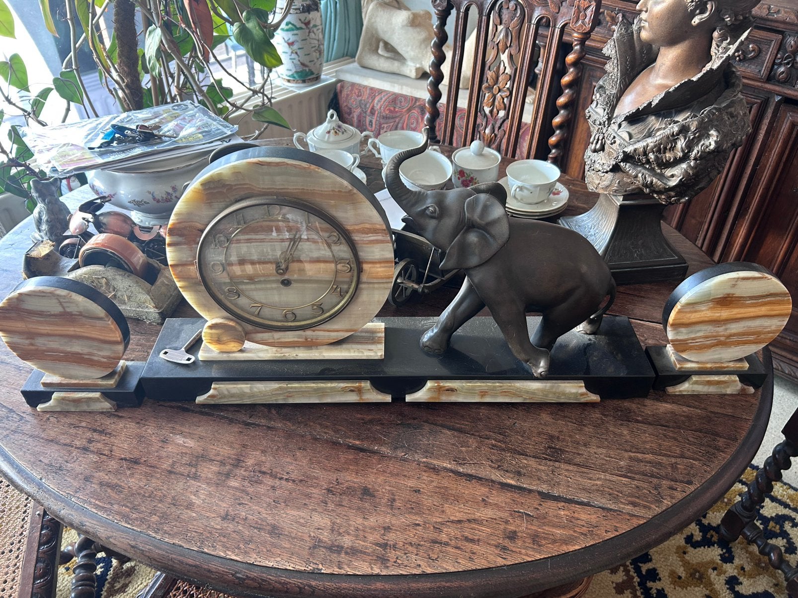 Art Deco pendulegarnituur, Ophalen