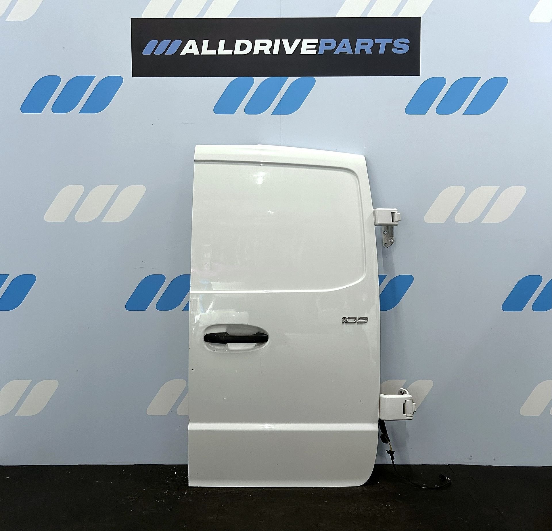 Mercedes Vito W447 porte arrière droite blanche A4477402800, Arrière, -, Haillon arrière, Utilisé