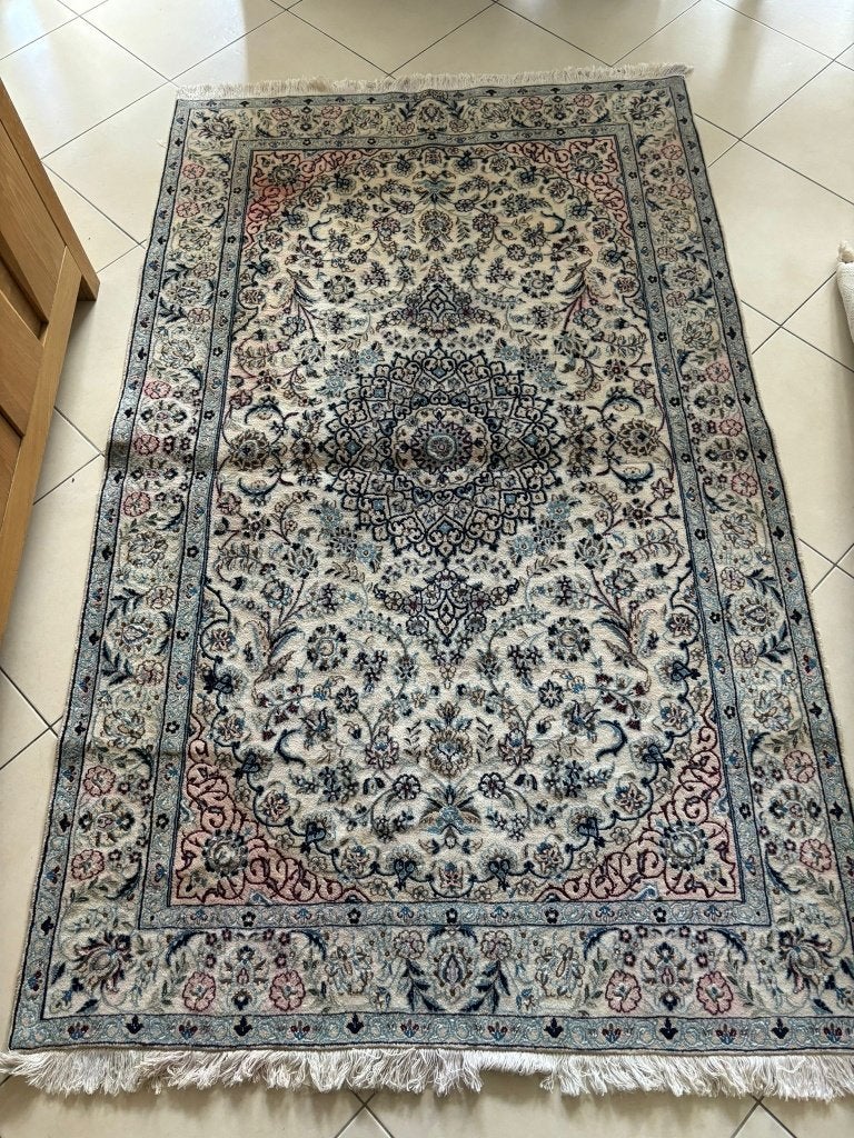 Tapis Persan, Autres types, Autres matériaux, Autres origines, Signé