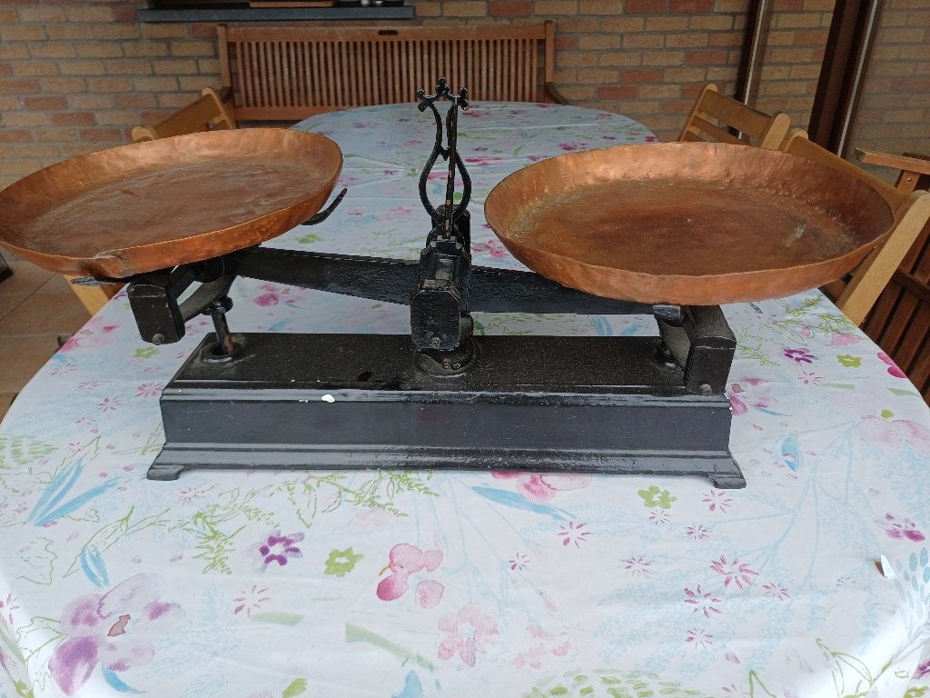 Balance en fonte avec plateaux en cuivres, Enlèvement ou Envoi, Utilisé, Analogique, Moins de 10 kg