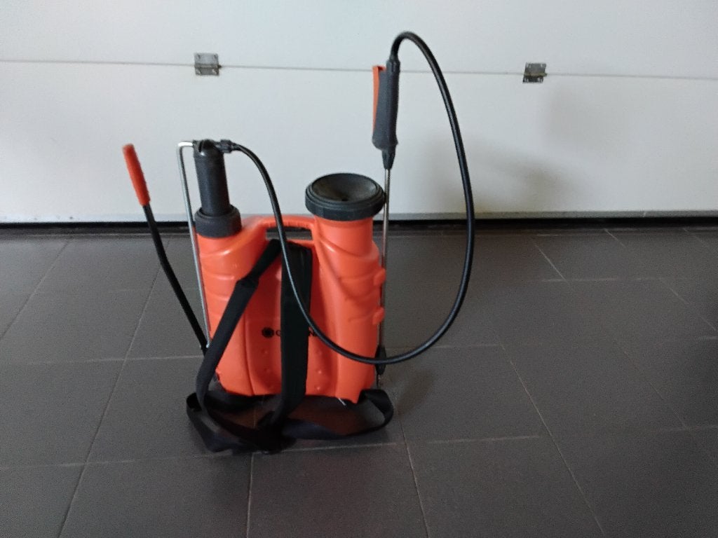 Rugsproeier gardena, Ophalen, Gebruikt, Onkruidbestrijding