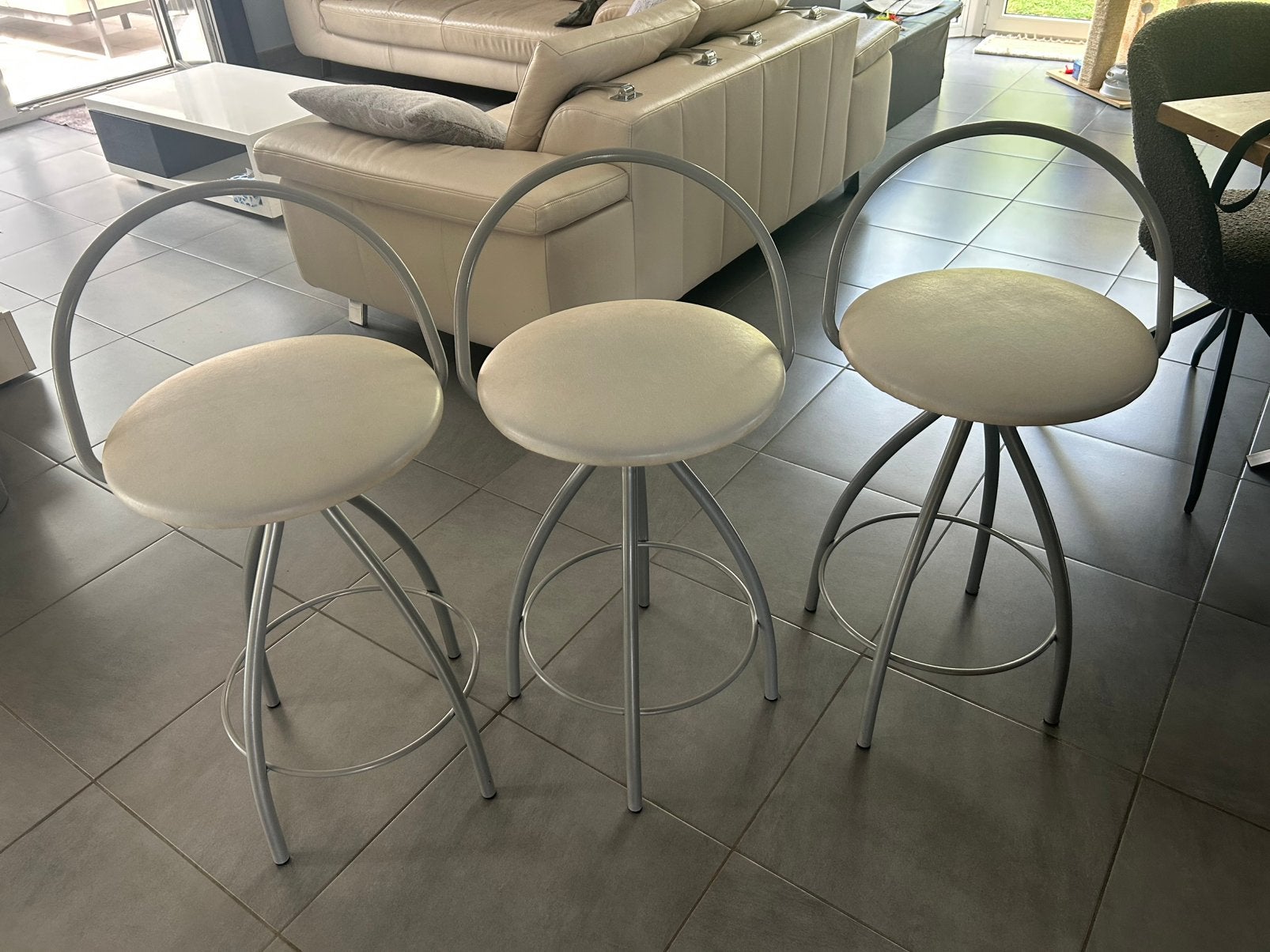 Tabouret 15 euro pièce 3 dispo 1 gratuit si achat des 3, 3 tabourets, Enlèvement, Utilisé