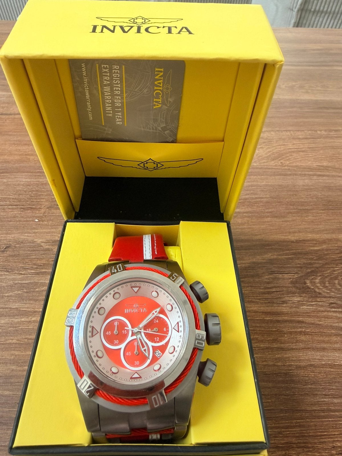 Montre invicta luxe, Enlèvement ou Envoi, Comme neuf