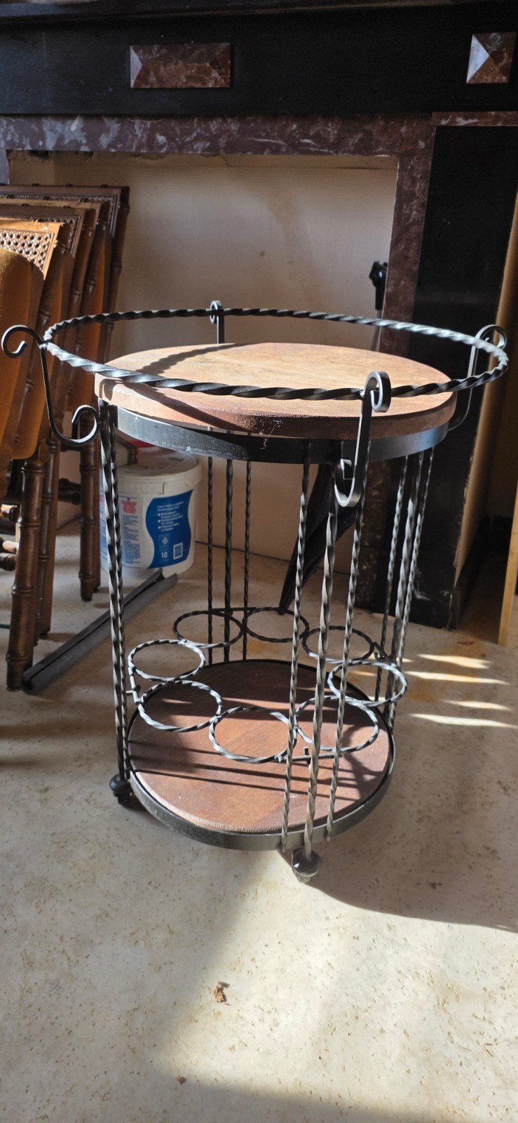 vintage table bar sur roulette, en bois et fer forgé, Enlèvement