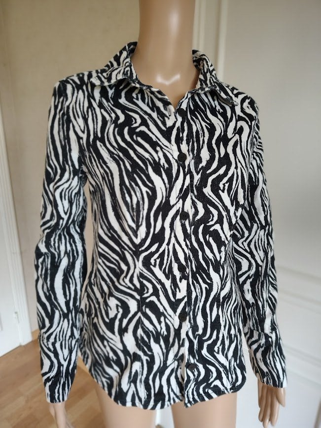 zebra blouse van bershka, Kleding | Dames, Bershka, Verzenden, Zo goed als nieuw, Maat 38/40 (M)