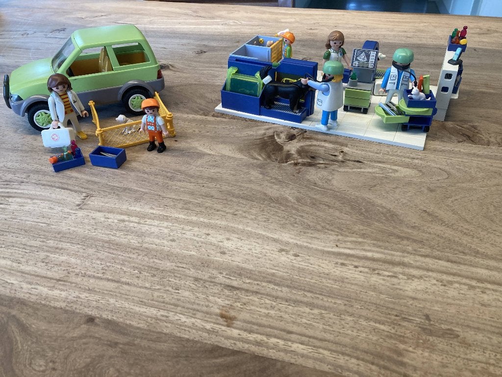 playmobil dierenarts terreinwagen + operatiekamer 20 euro, Kinderen en Baby's, Ophalen of Verzenden