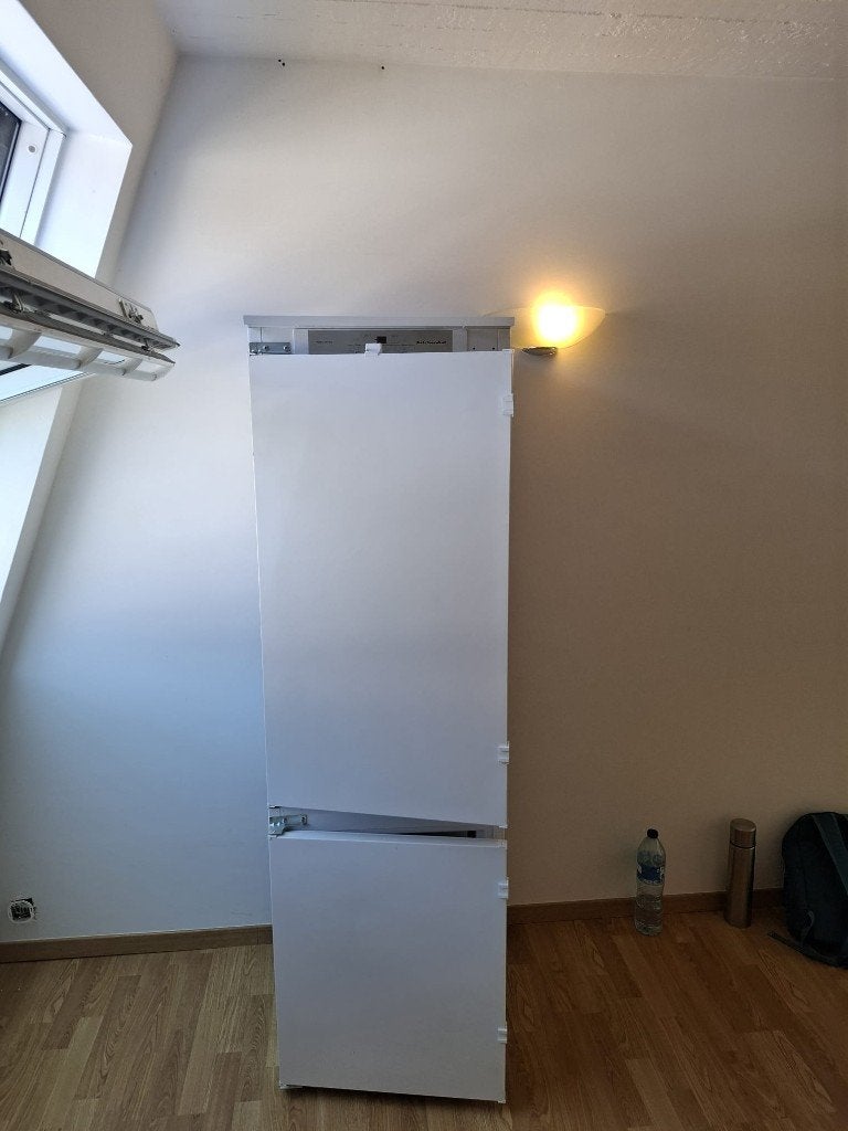 Réfrigérateur congélateur KitchenAid encastrable – État neuf, Classe énergétique A ou plus économe, 160 cm ou plus, Comme neuf