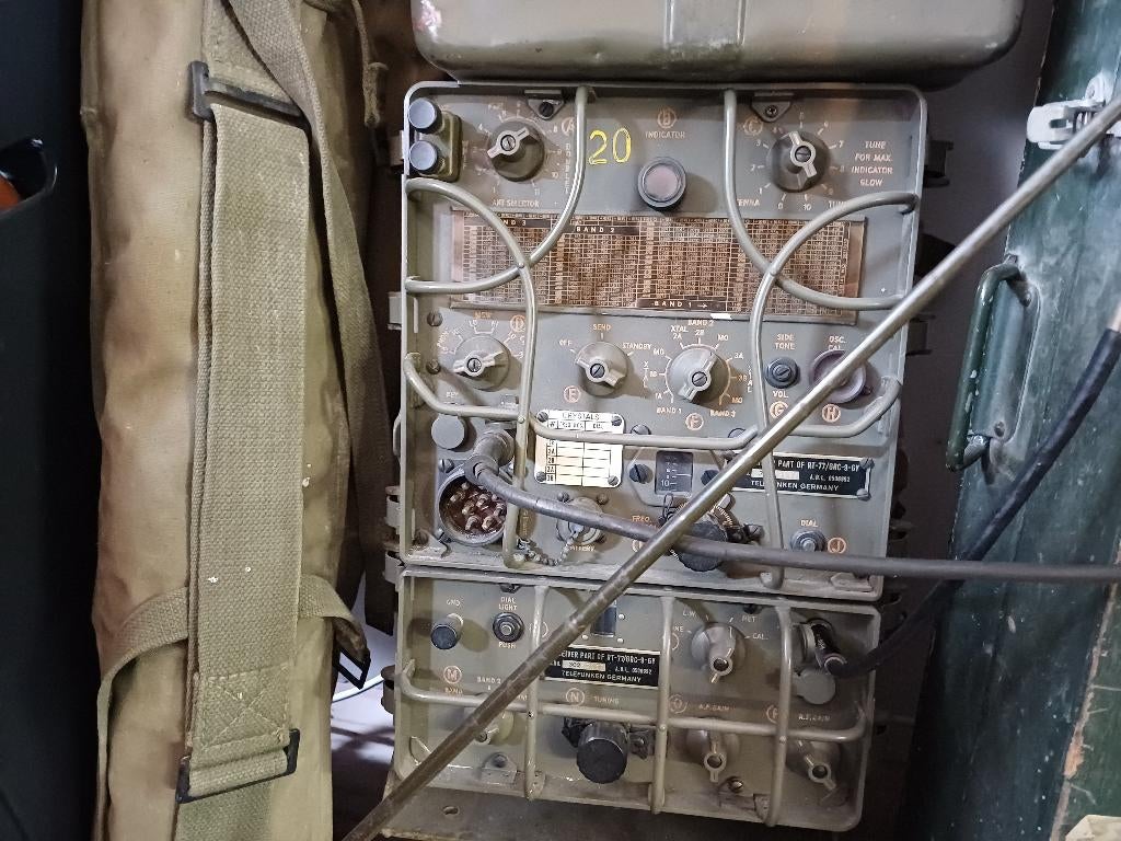 Zender/ontvanger AN GRC9, Verzamelen, Militaria | Algemeen, Rijkswacht, Overige typen, Ophalen