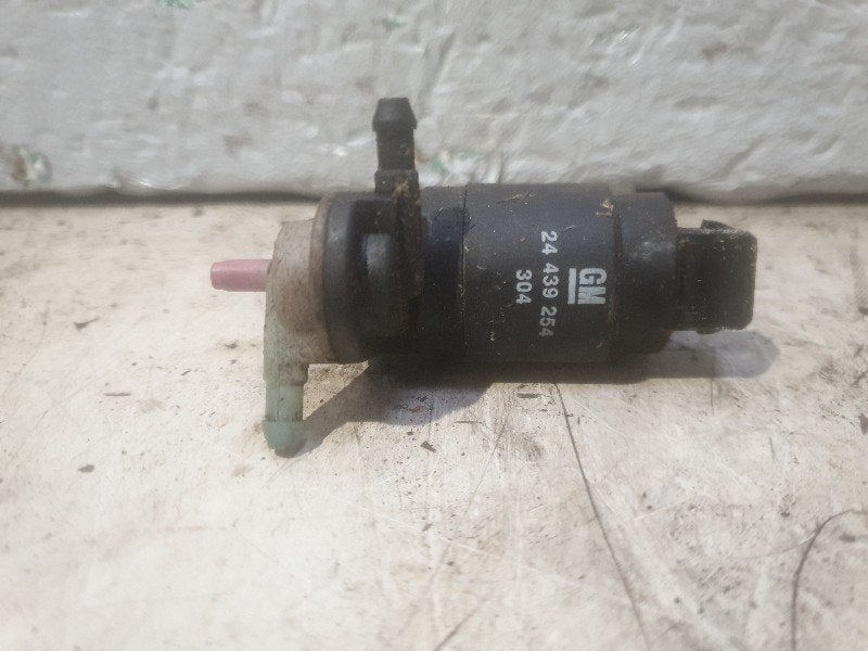 RUITENSPROEIERPOMP VOOR + ACHTER Opel Corsa C (F08 / 68), Gebruikt, Opel, Opel Automobile GmbH, Kontakt-opel@opel.com
