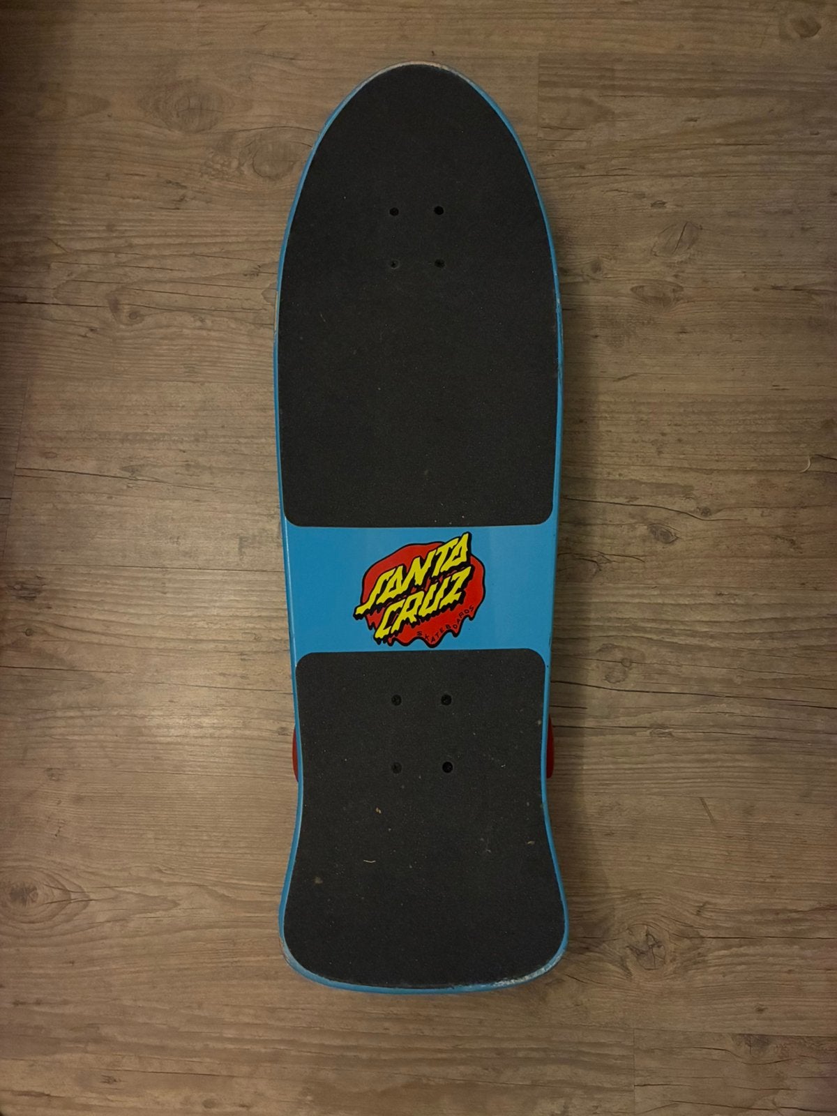 Santa Cruz X Stranger Things Meek Slasher Cruiser Complete, Sport en Fitness, Skateboarden, Ophalen, Zo goed als nieuw