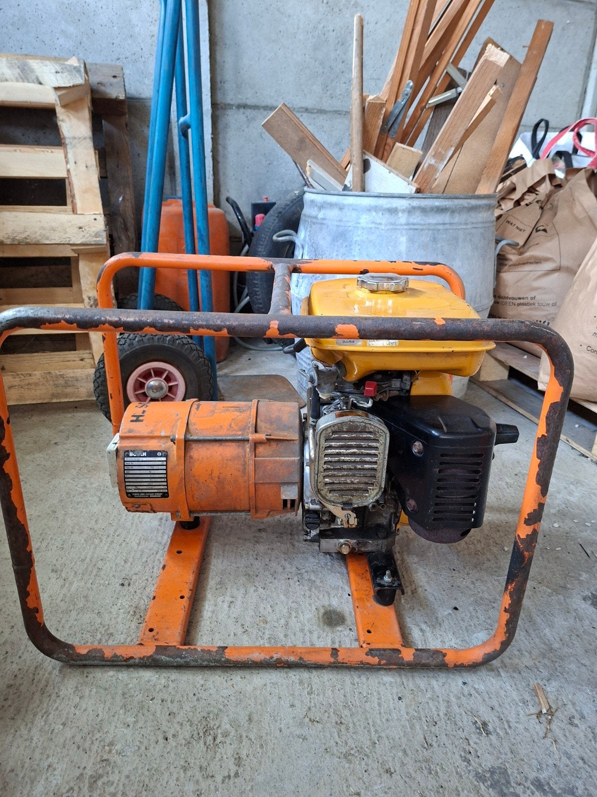 Bosch generator,stroomgroep, Doe-het-zelf en Bouw, Aggregaten, Ophalen, Gebruikt, Benzine