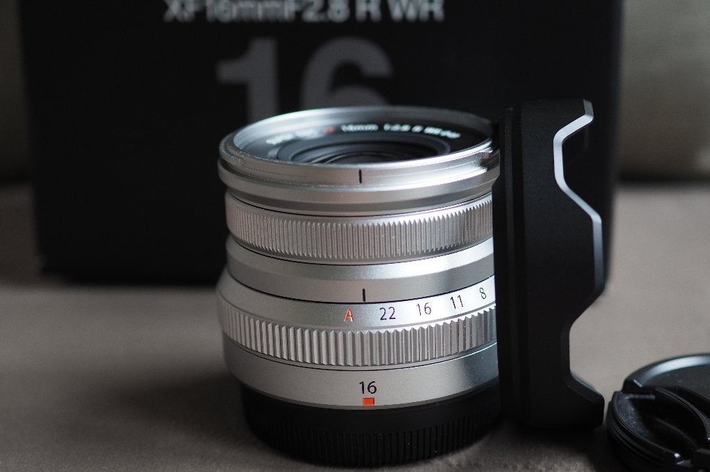 FUJINON XF 16 mm x 2,8 WR argenté, TV, Hi-fi & Vidéo, Fujifilm, Monture Fujifilm X, Comme neuf, Enlèvement