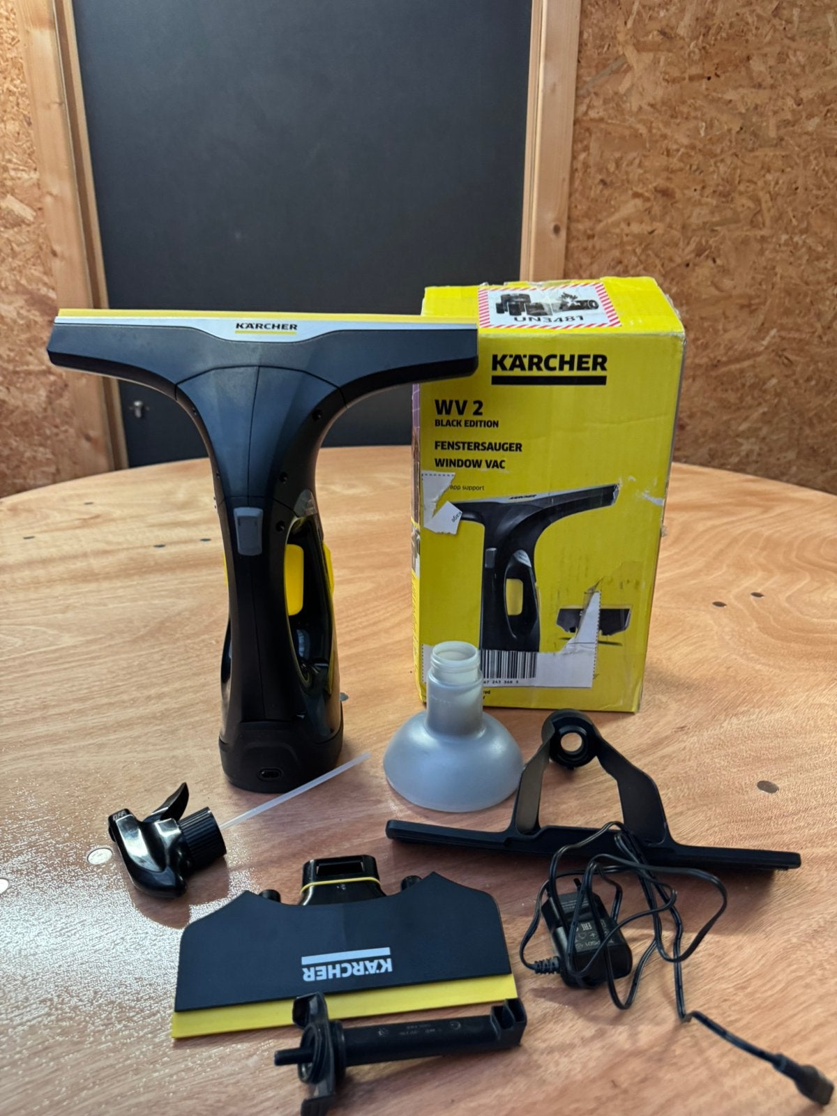Kärcher WV 2 Black Edition ruitenreiniger — compleet, Huis en Inrichting, Schoonmaakartikelen, Ophalen