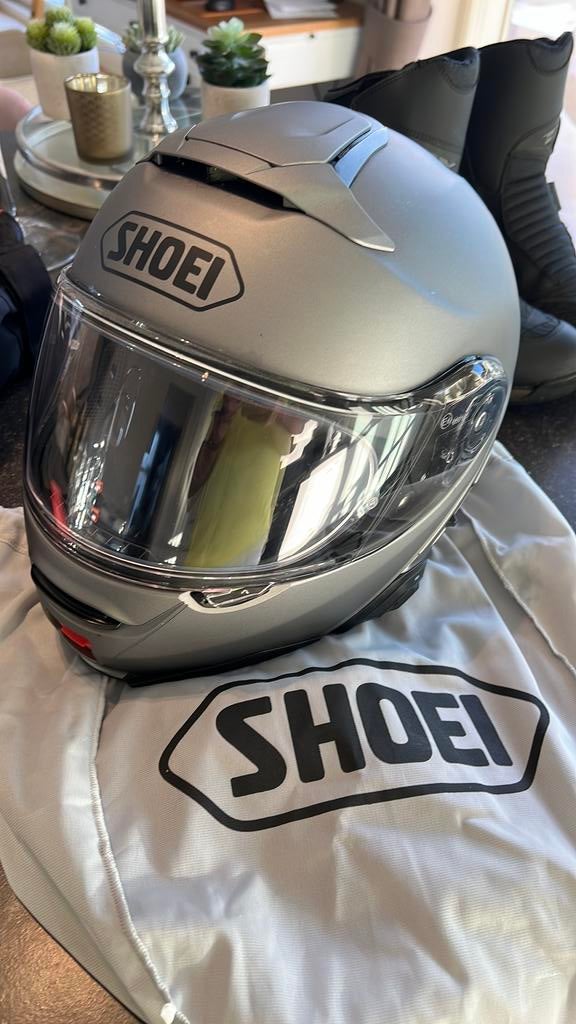Integraalhelm SHOEI Neotec II deep grey Sena SLR2 maat large, Motoren, Ophalen, L, Integraalhelm, Shoei