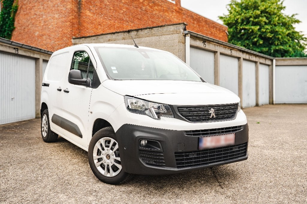 Partner Automaat  | 131 PK | 3-Zit | CarPlay | 98.000 km, Auto's, Parkeersensor, Stof, 4 cilinders, Wit