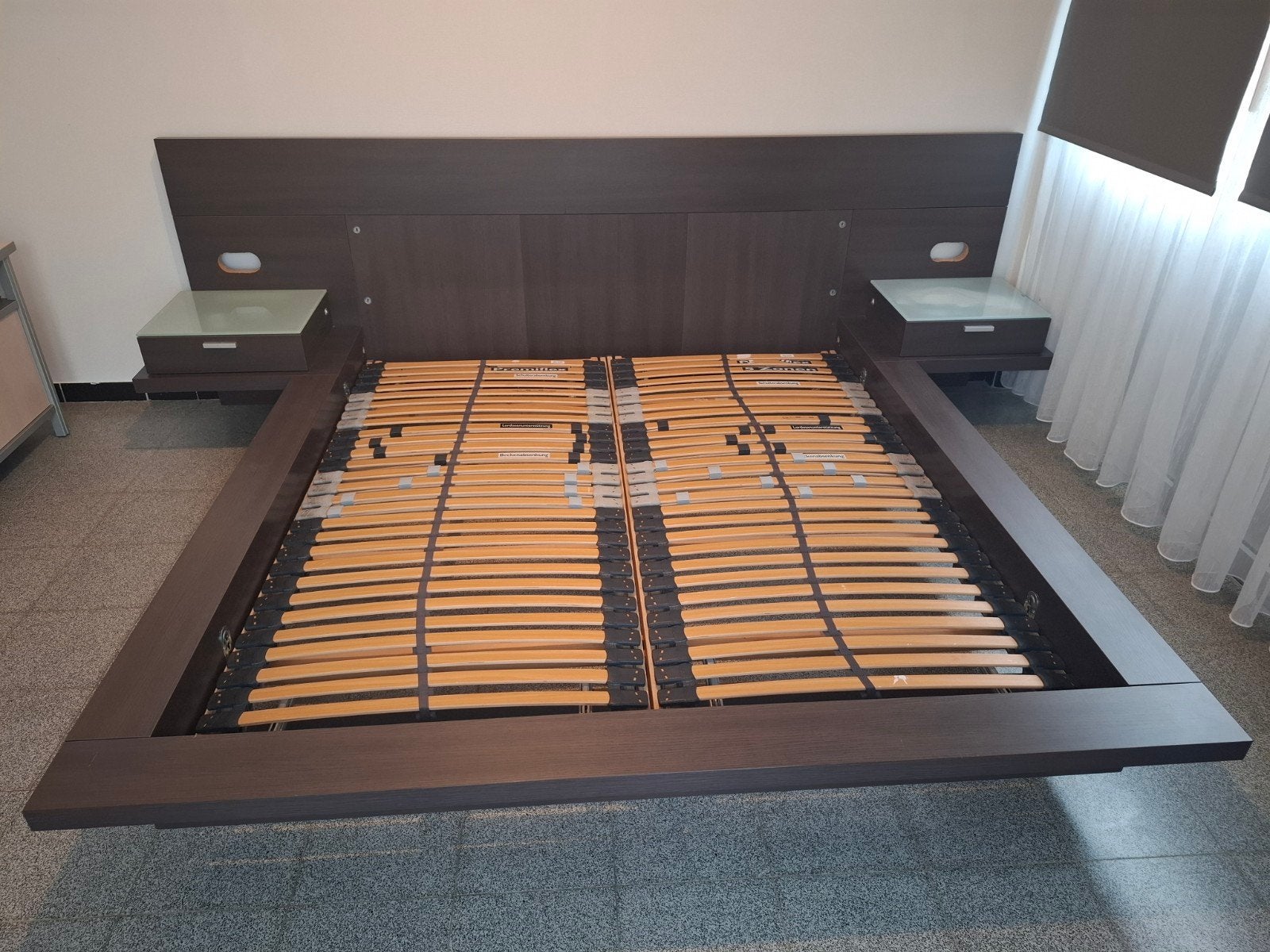 Bed met nachtkastje, Huis en Inrichting, Slaapkamer | Bedden, Ophalen of Verzenden