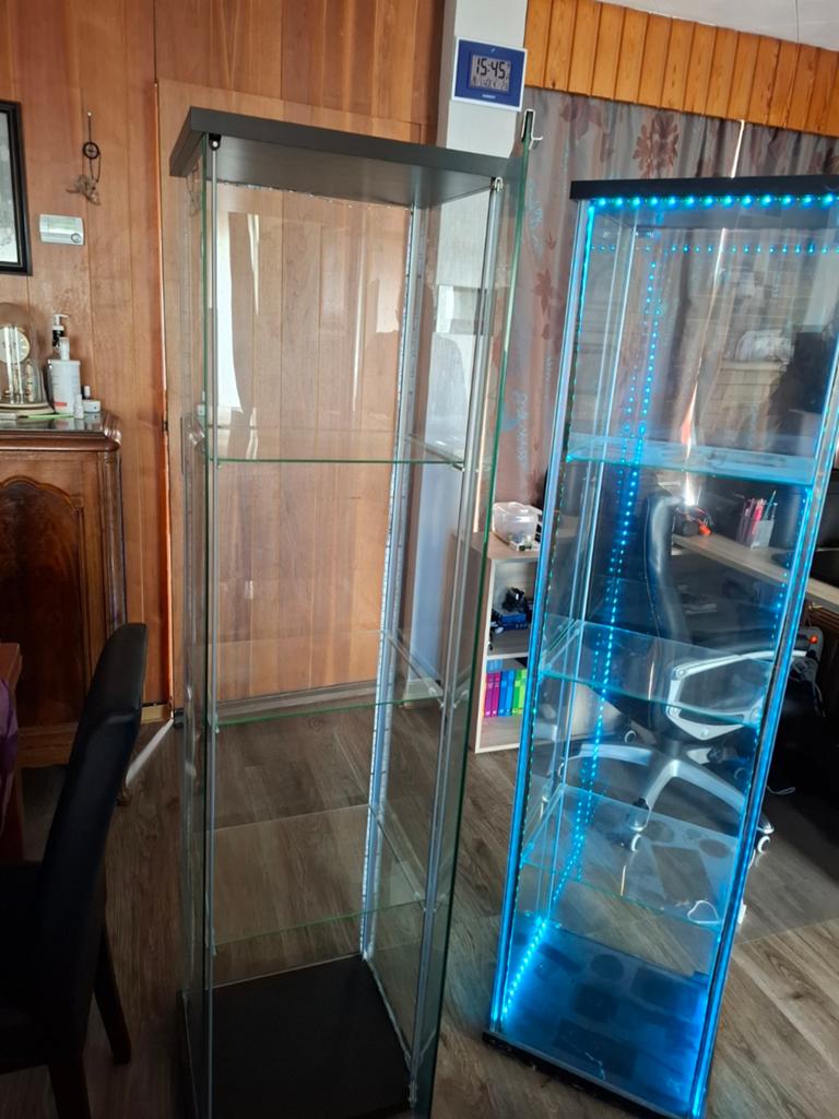 2 vitrinekasten, Huis en Inrichting, Kasten | Vitrinekasten, Ophalen, Zo goed als nieuw, Glas