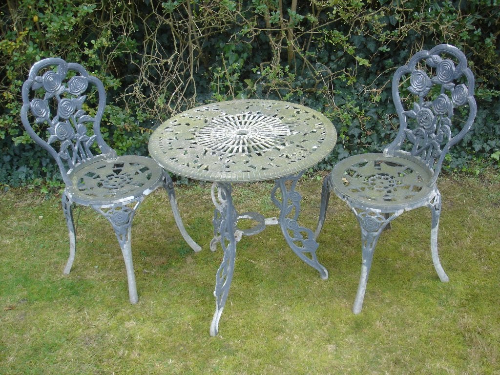 bistroset /bistro setje / met rozenmotief, Tuin en Terras, Gebruikt, Aluminium, Tuinset, Eettafel