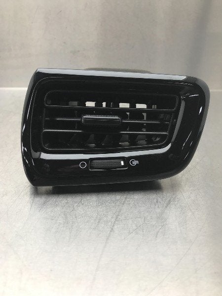 DIVERSEN Luchtrooster zijkant Kia Stonic (YB) (|815C8748|), Info@kia.de, Theodor-Heuss-Allee 11
60486  Frankfurt am Main, DE, Kia Deutschland GmbH
