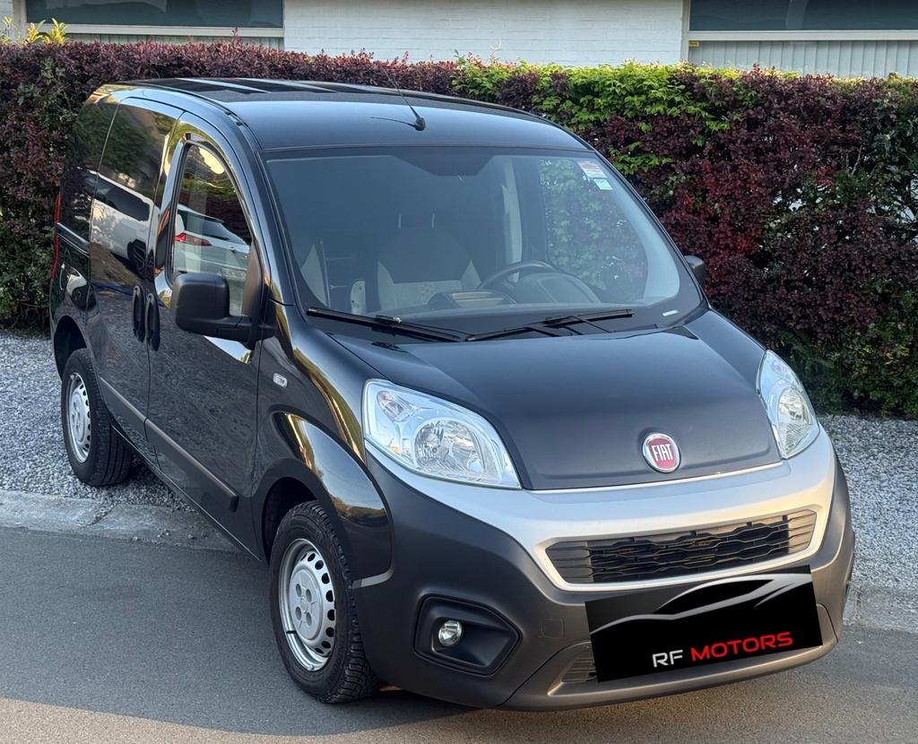 🔥FIAT FIORINO /ESSENCE /GPS /CLIM /2019/GARANTIE, Auto's, Bestelwagens en Lichte vracht, 57 kW, Euro 6, 4 cilinders, Zwart