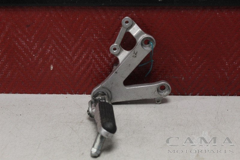 REPOSE PIEDS AVANT DROIT Honda, Dhr. S. di Majo, Utilisé, Info@cama-motorparts.nl, P.J. Troelstraweg 8 8
3144 CX  MAASSLUIS, NL