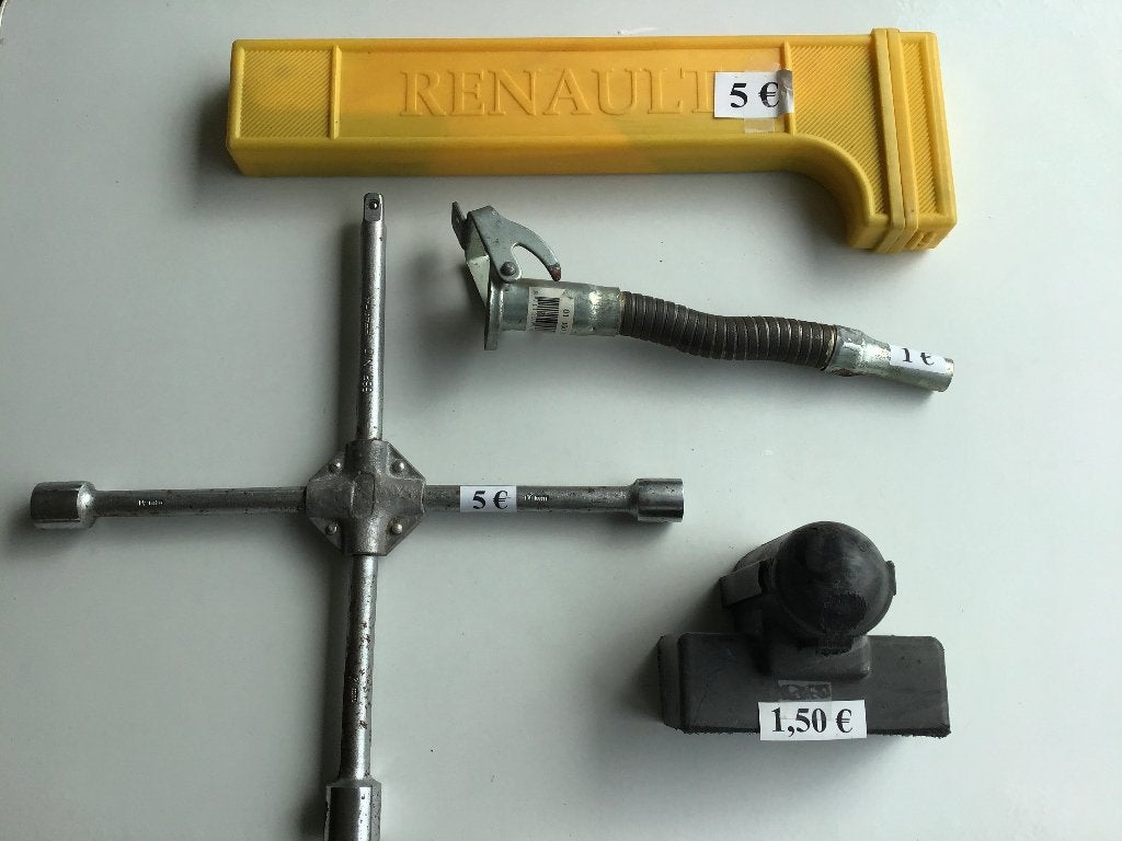 gevarendriehoek-wielsleutel- benzine trechter - trekhaakdop, Ophalen of Verzenden, Gebruikt