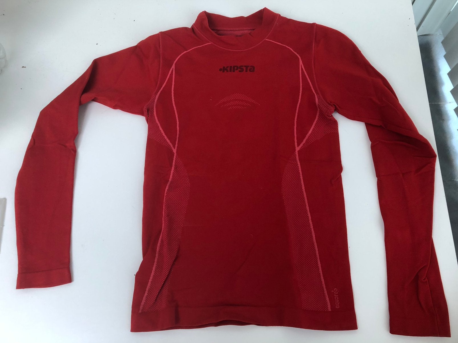 KIPSTA rood sportruitje met  lange mouw 10 jaar, Kinderen en Baby's, Kinderkleding | Maat 140, Ophalen of Verzenden, Zo goed als nieuw