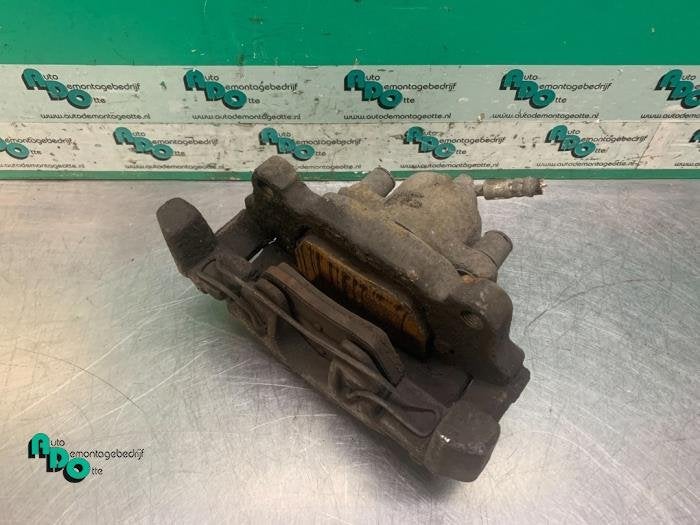 Remklauw (Tang) rechts-voor van een Volkswagen Golf (Golf 04, Gebruikt, -, Volkswagen, -