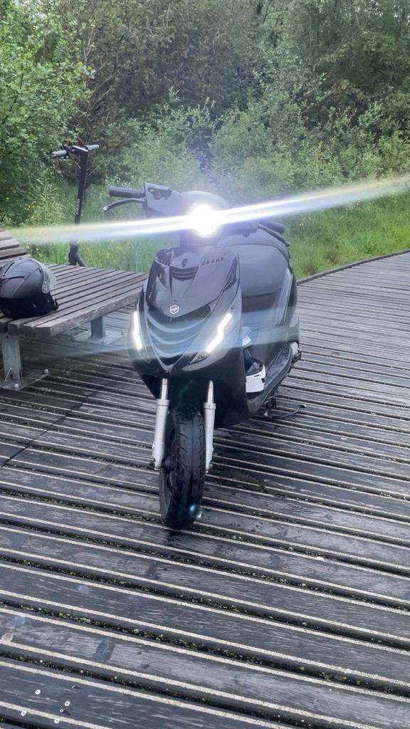 Piaggio zip 2017 carb, Ophalen, Zo goed als nieuw, Zip