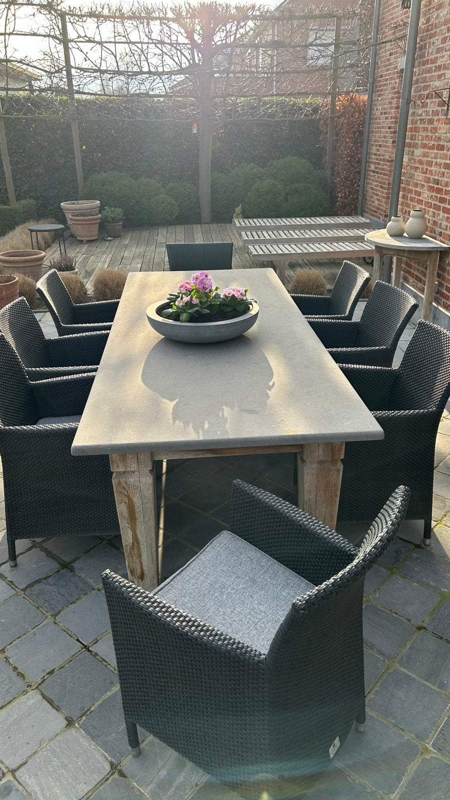 Table de jardin en pierre bleue avec pieds en chêne, Jardin & Terrasse, Tables de jardin, Enlèvement, Comme neuf, Rectangulaire