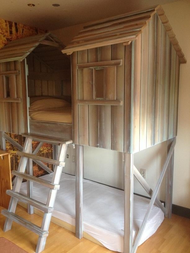 UNIEK BOOMHUTBED CAMO HANDGESCHILDERD BED BOOMHUT, Kinderen en Baby's, Ophalen, Gebruikt, Lattenbodem, 100 cm of meer