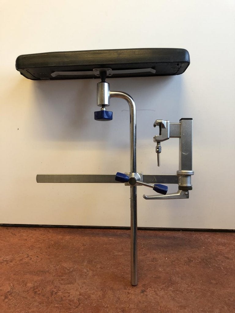 armsteun met bevestigingsbeugel Maquette tafel