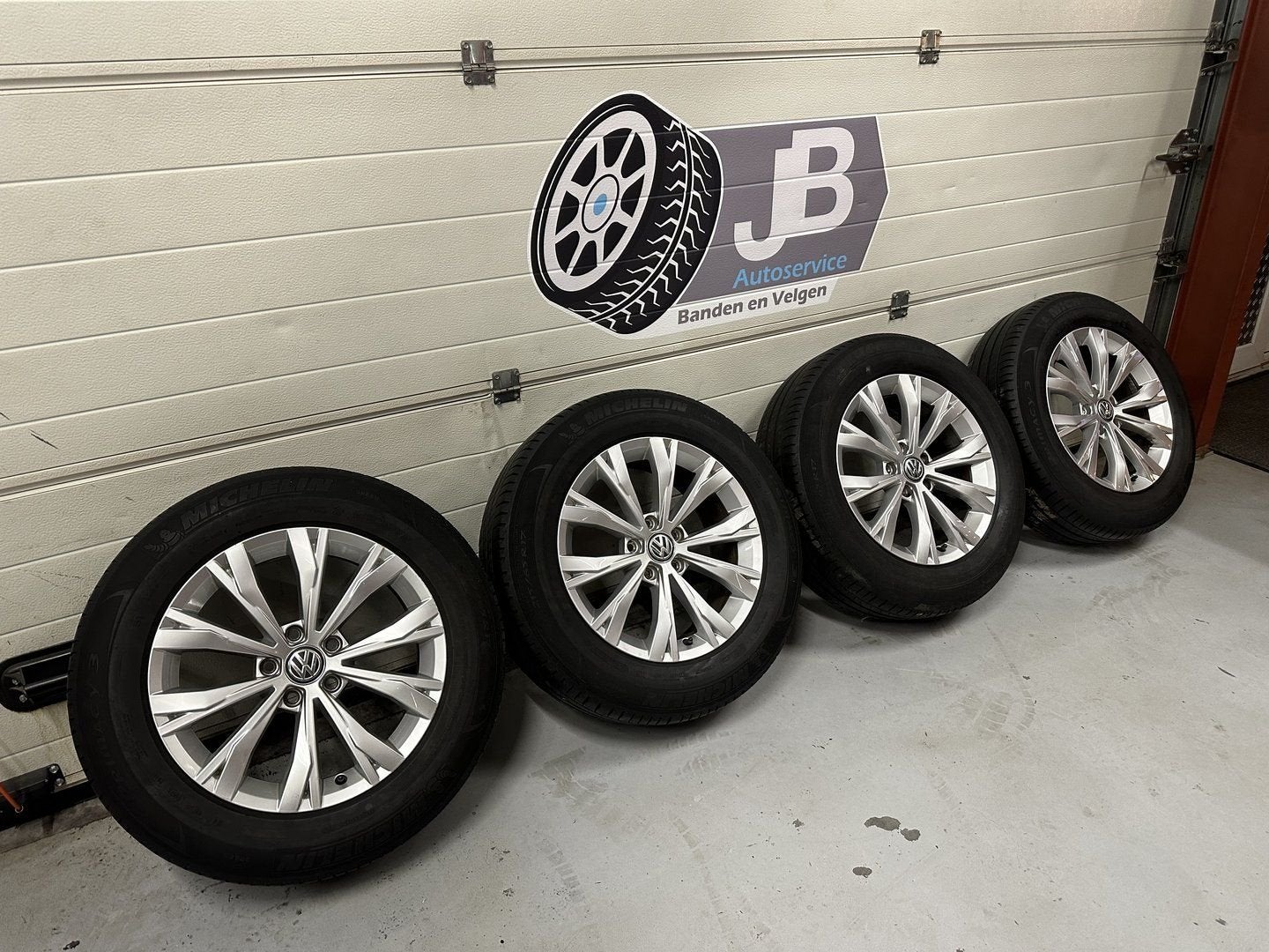 17inch Originele VW R line Velgen! Michelin! AUDI Seat Skoda, Auto-onderdelen, -, -, Banden en Velgen, 17 inch