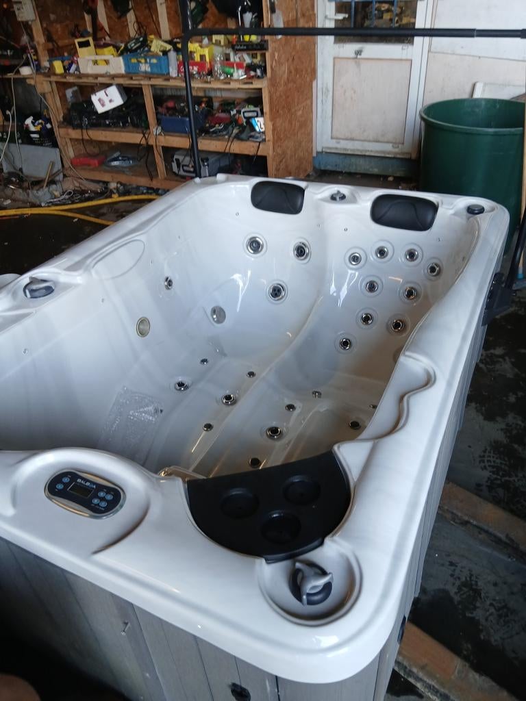 Jacuzzi, modèle de démonstration et d'occasion, Enlèvement ou Envoi, Éclairage