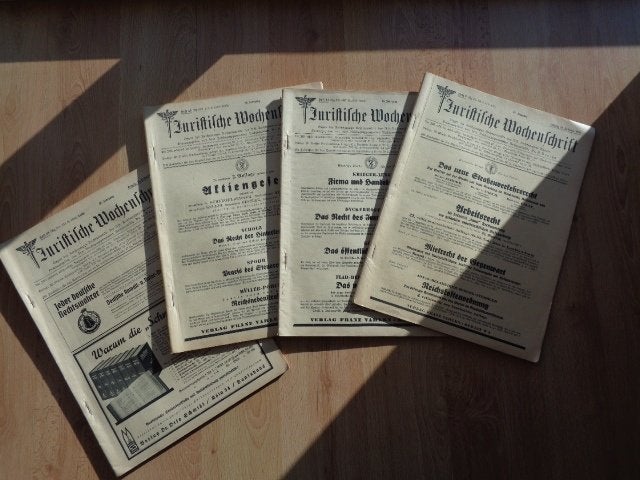 Juristen tijdschriften uit periode WO2 , aan 3 € / stuk, Ophalen of Verzenden, Overige soorten, Boek of Tijdschrift