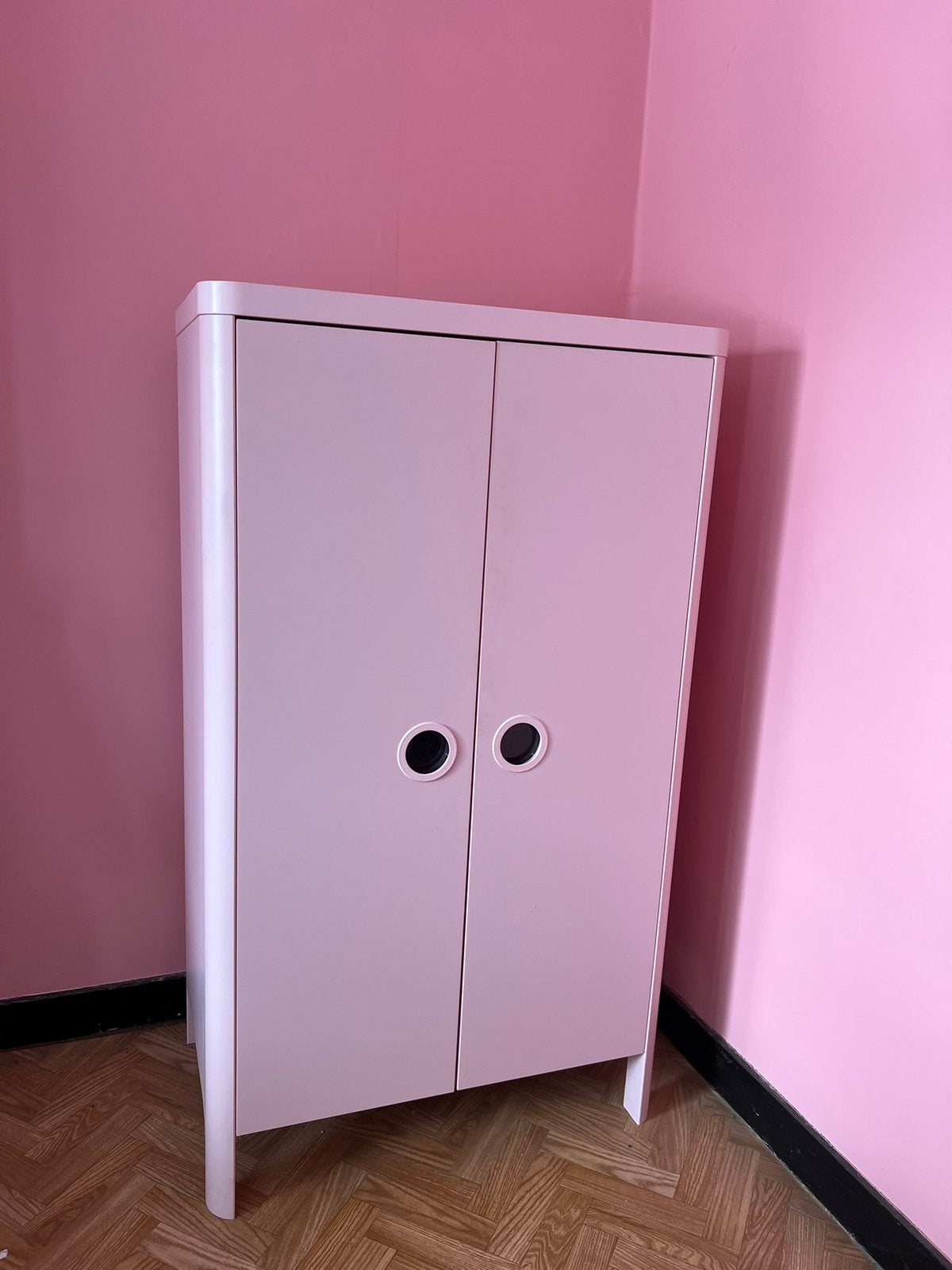 Roze kinderkamer met mee groei Bed / kast / comode, Kinderen en Baby's, Kinderkamer | Commodes en Kasten, Ophalen, Zo goed als nieuw