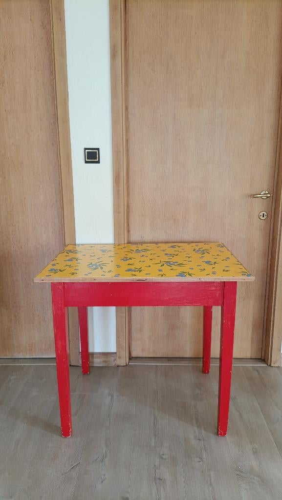 Leuk vintage tafeltje, Huis en Inrichting, Ophalen, Gebruikt