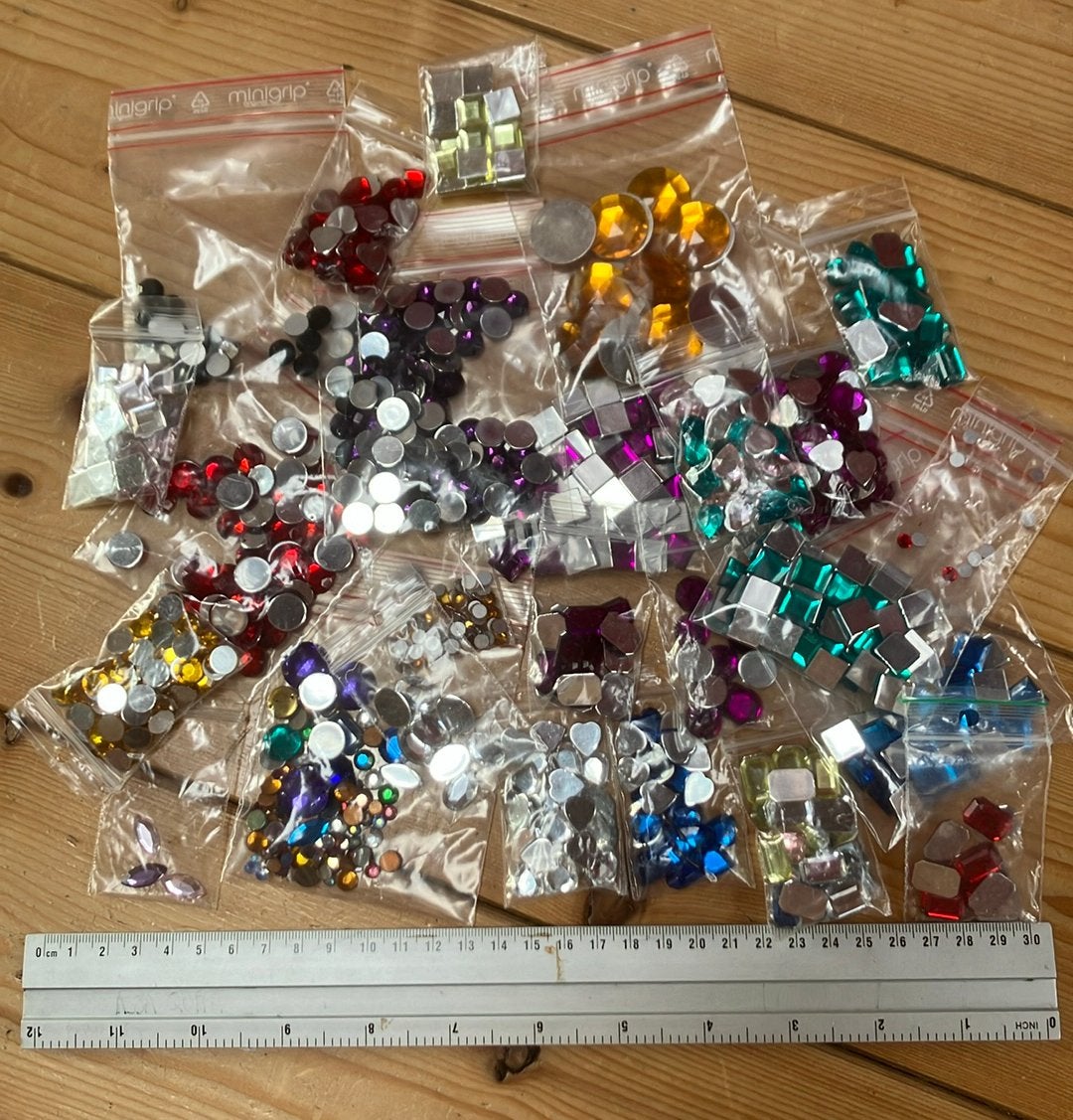 Pakket strass om te kleven in vele vormen, kleuren en maten, Enlèvement, Comme neuf