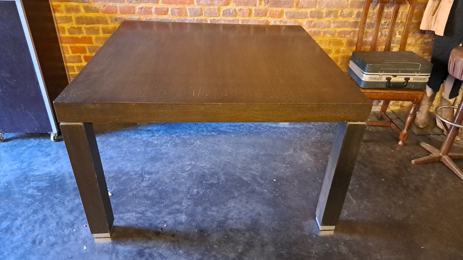 Ikea tafel, Enlèvement