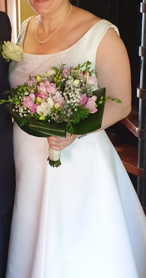 Jolie Robe de mariée blanche 44 - petit 46, Vêtements | Femmes, Enlèvement, Comme neuf, Robe de mariée