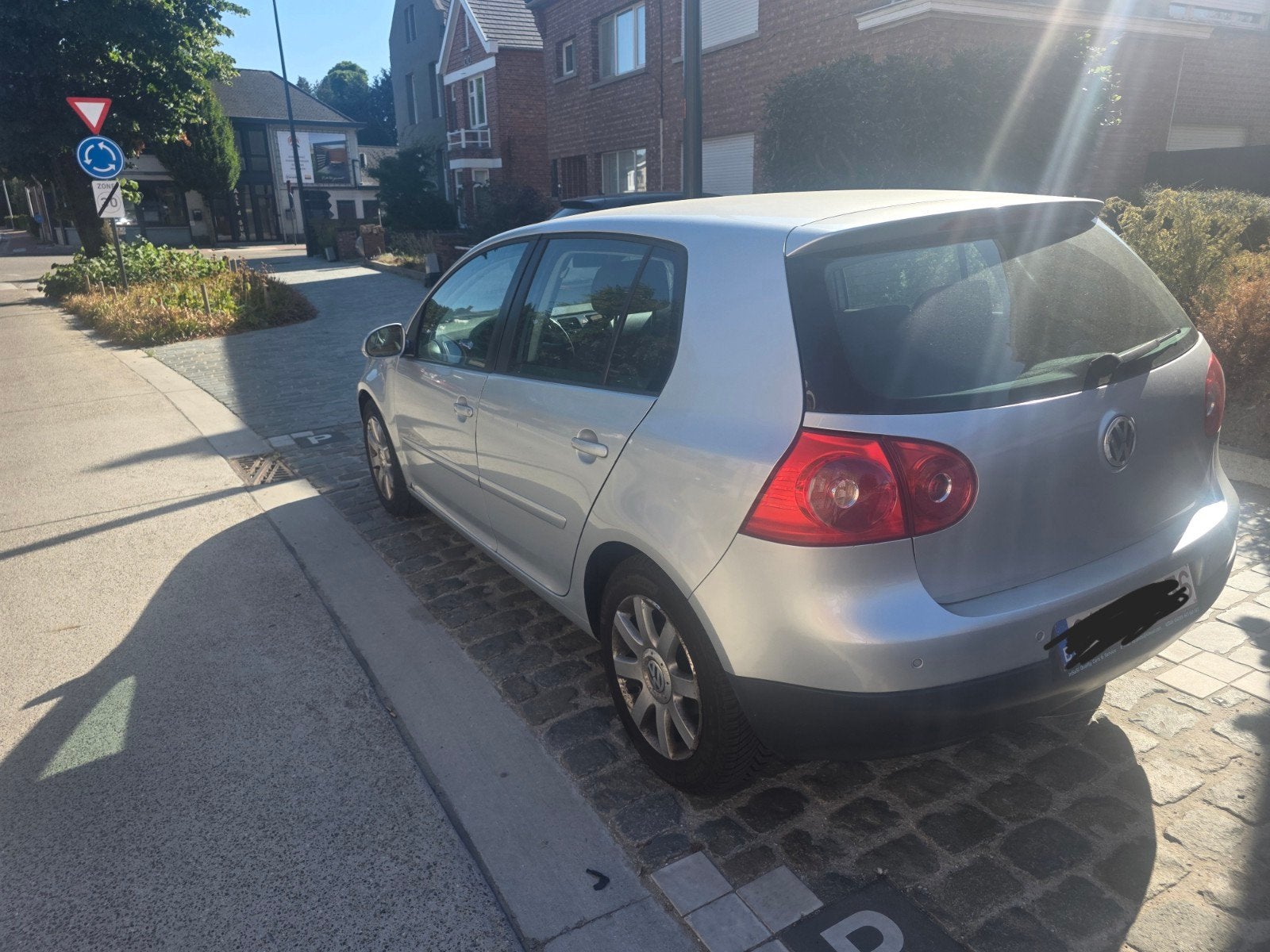 golf 5 1.6 essence euro 4, Argent ou Gris, Boîte manuelle, Noir, 5 portes