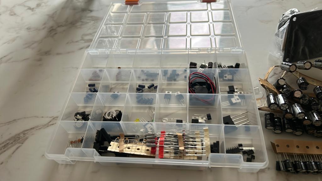 Mix van elektronica componenten, Ophalen, Zo goed als nieuw