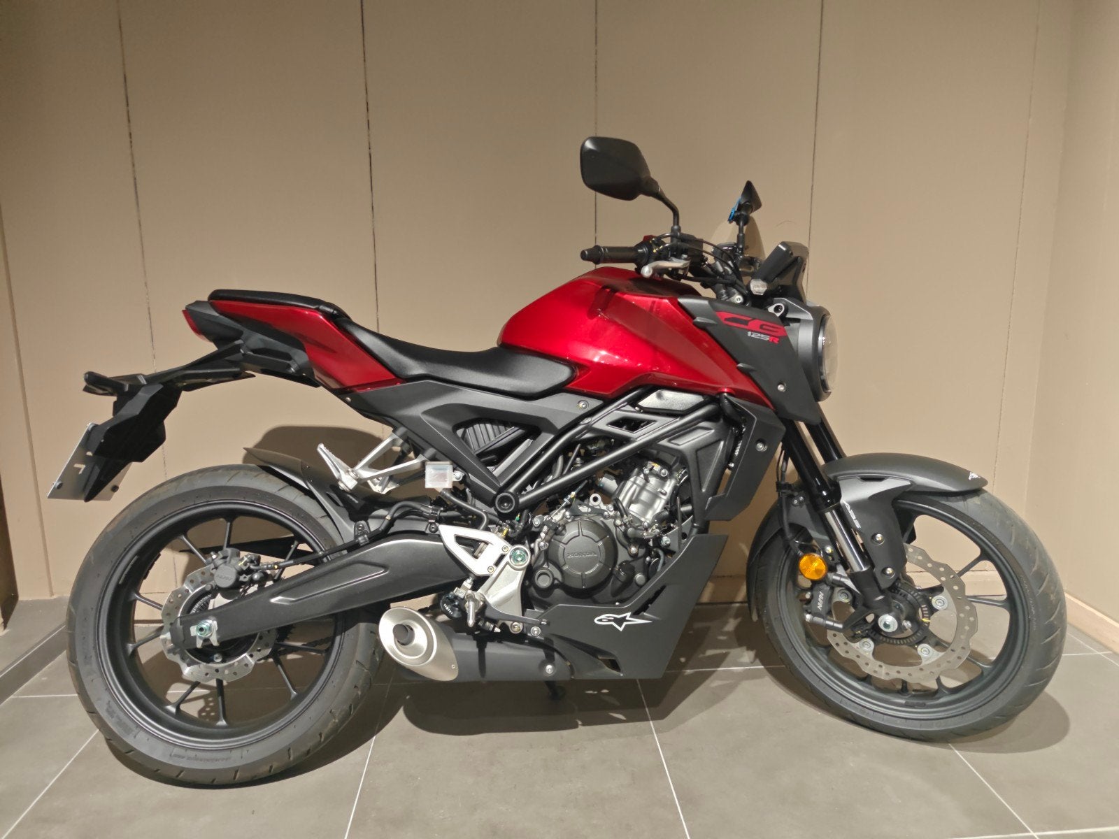 Honda CB125R met 2200km !! en bijna 4 jaar garantie !, Motoren, Motoren | Honda, Bedrijf, Naked bike, 11 kW of minder, 1 cilinder