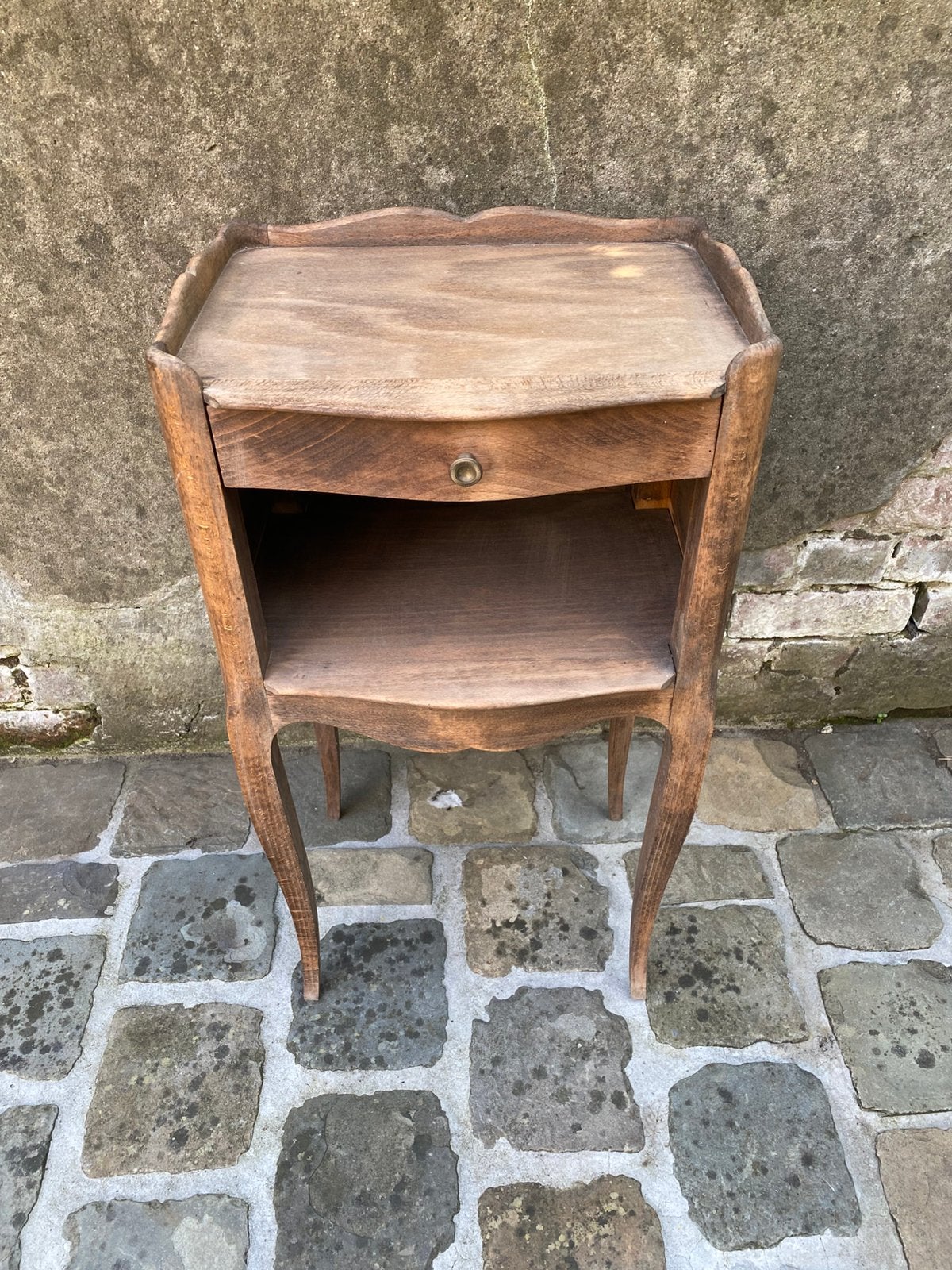 Table de chevet vintage en bois avec tiroir, Moins de 45 cm, Enlèvement, Utilisé, 55 à 70 cm