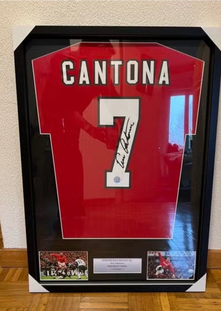 Voetbalshirt Manchester United gesigneerd door Eric Cantona., Ophalen of Verzenden, Zo goed als nieuw, Shirt