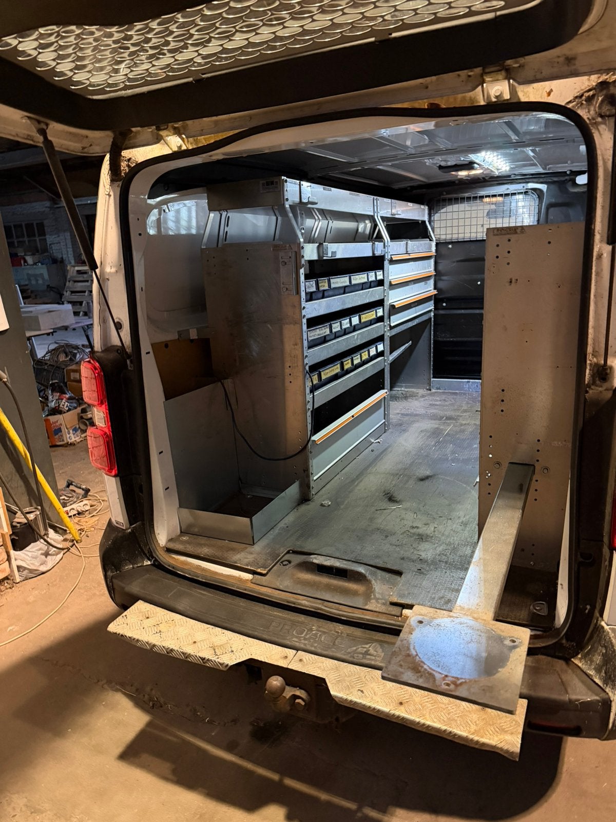 Rangement pour camionette, Enlèvement, Utilisé