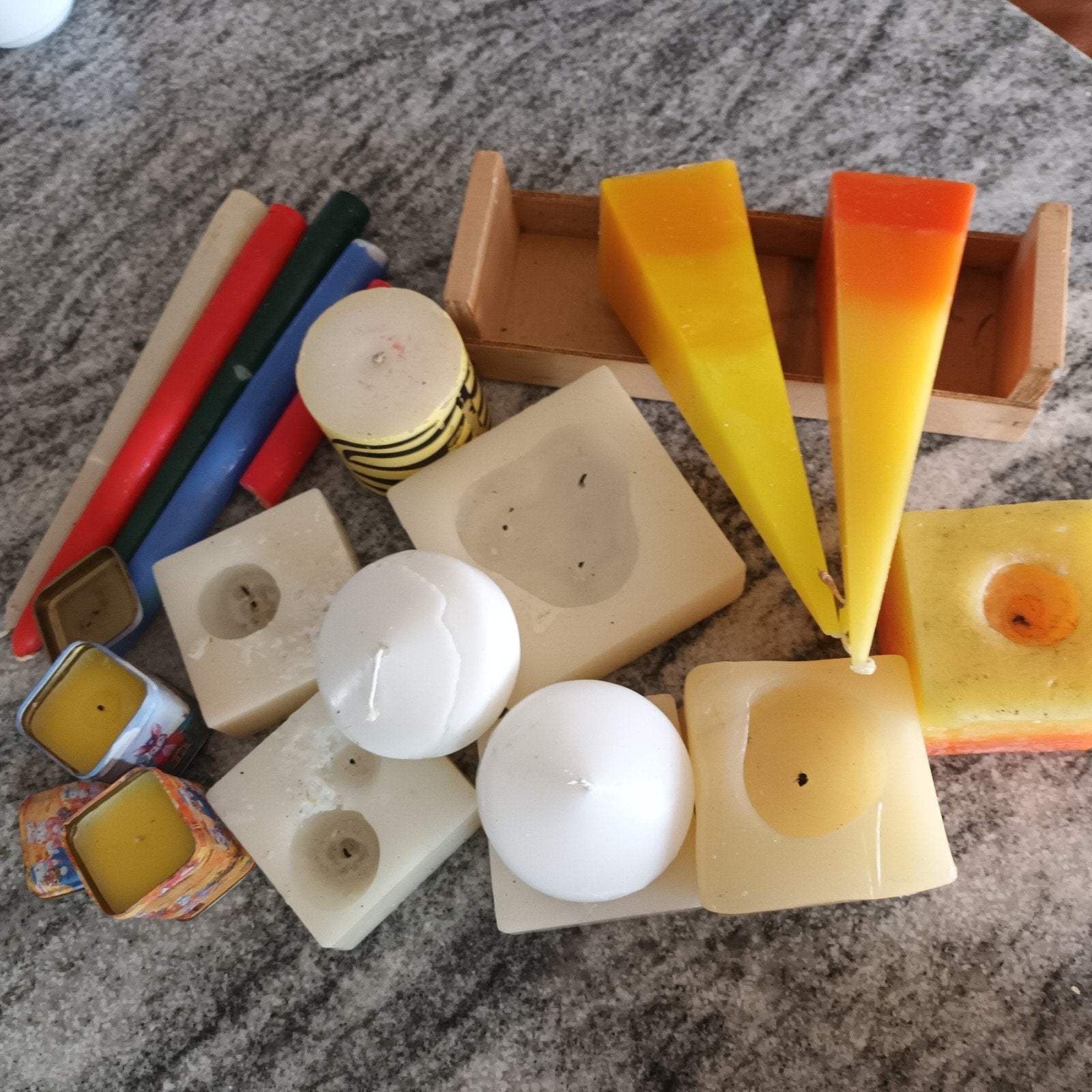 Nieuwe en gebruikte kaarsen om nieuw kaarsen te maken, Ophalen